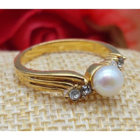 Pretty Gold Tone Size 9 Fashion Cocktail Ring Faux Pearl Crystal Accents - Picture 4 of 8